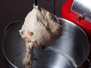 10、蔓越梅乡村面包,坚果类完全混合于面粉内。