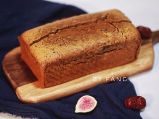 14、枣泥糕,出炉后稍微降温,就脱模