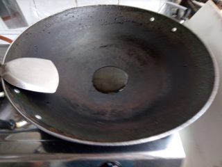 3、双色豆腐煮肉蓉,热锅下油