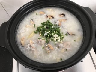 14、淡菜瑶柱排骨粥～健康养生靓粥,可以加些葱花或菜粒点缀