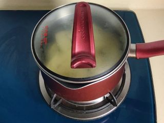 4、火山土豆泥,放清水大火煮熟