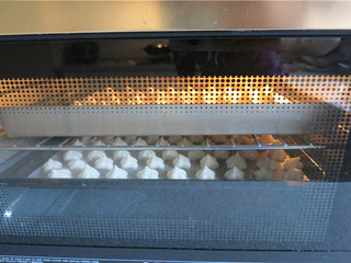 13、酸奶溶豆,家用烤箱100度60-70分钟,烤好后不要急着拿出来,焖上几分钟