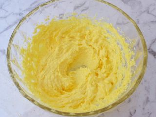 5、蔓越莓奶酥,打匀后的混合物是粘稠状态