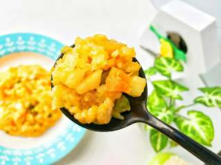 7、宝宝辅食:南瓜苹果炊饭,扒拉几下就吃完了哈