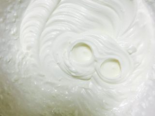 8、火龙果慕斯蛋糕,奶油别打太硬