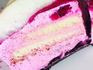 21、火龙果慕斯蛋糕,切面是不是也很美呢
