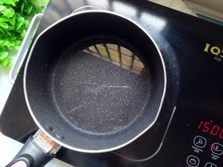 3、鱿鱼清粥,起锅煮水