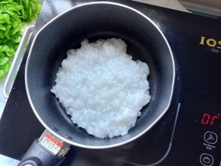 8、鱿鱼清粥,另起锅，将白粥倒入锅中
