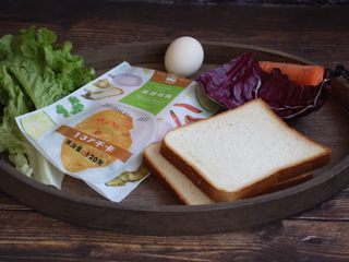 1、蒸烤鸡胸时蔬三明治（便携美食）,准备好食材。