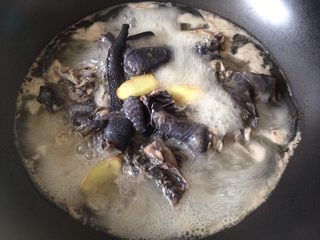 9、党参虫草乌鸡汤,等到煮开后一会儿捞出