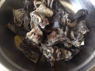 10、党参虫草乌鸡汤,捞出鸡块沥干水份