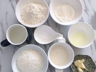 1、满屋飘香,吃过一次就爱上的椰蓉面包,准备材料