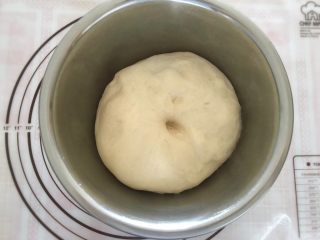 5、满屋飘香,吃过一次就爱上的椰蓉面包,取出排气