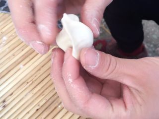 16、胡萝卜大葱猪肉饺子,我摸索好久了才学会这样的包法;