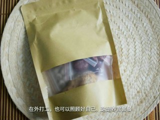 1、猴头菇排骨养胃汤,在外打工，也可以照顾好自己。这是养胃套餐。