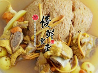 9、猴头菇排骨养胃汤,汤好了，小心烫。