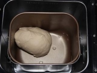 2、培根沙拉面包,和面15分钟