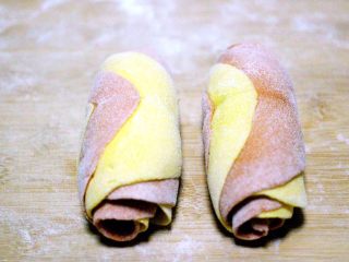 18、#甜味#双色南瓜玫瑰花,一直全部卷完