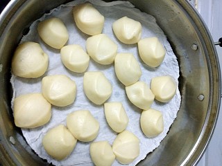 10、#宝宝辅食#奶香小馒头,出锅了