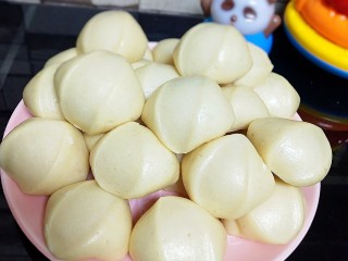 11、#宝宝辅食#奶香小馒头,成品图，面粉的味道加奶香味
