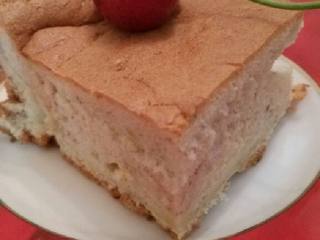 8、香蕉戚风蛋糕,取出后立即倒扣致冷却再脱模。