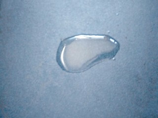 10、宝宝辅食    10M+ 超级松软的小米饼,把电饼铛预热，平底锅也是一样的。抹上一点油，不用太多。