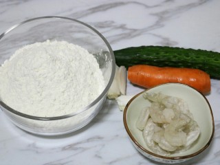 1、虾仁疙瘩汤,准备食材