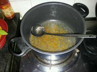 3、桂花糕,3.糖桂花加纯净水放锅里煮沸腾