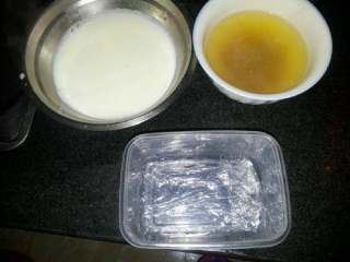 6、桂花糕,6.准备一个方形盒子，底下可以放保鲜膜，容易脱模