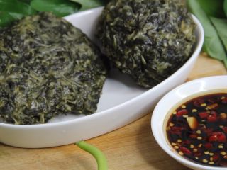 1、红薯叶窝窝头（80、90后童年美食）,配合料汁、更加好吃