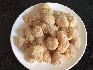 4、鸡米花,将鸡肉全部裹好备用