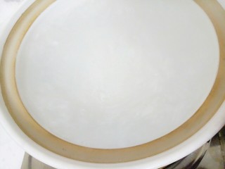 3、番薯粥,砂锅放入水煮开