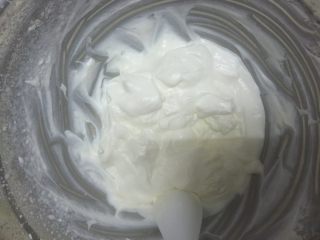 9、芒果班戟,把淡奶油打成这样即可