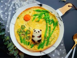 12、熊猫趣味早餐饼,可爱的熊猫蛋饼做好了，既有蛋饼还有饭团，有没有萌到你？