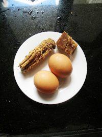 1、当归鸡蛋红糖水,把所有材料准备好。