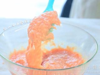 4、土豆嫩肉饼,打好的泥很水嫩。