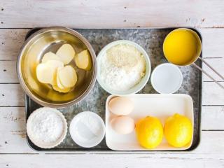 1、柠檬塔,准备所需塔皮与柠檬酱原料;塔皮中的黄油需提前置于室温软化