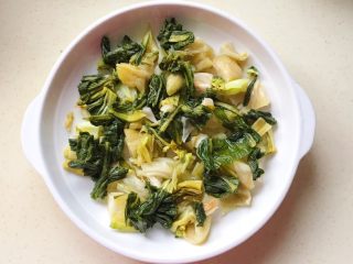 7、虾干冬腌菜,码入盘里