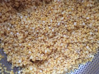1、绿豆糕,去皮绿豆洗净