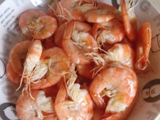 4、茄汁煨对虾,盛出备用