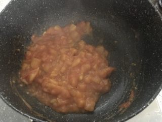 9、暖心快手汤，西红柿金针菇肥牛汤,西红柿炒软炒化。