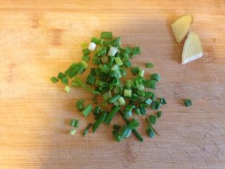 1、清炒平菇,如图