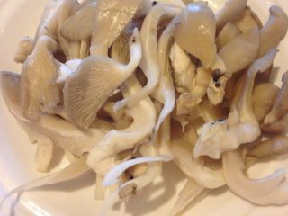 2、清炒平菇,如图