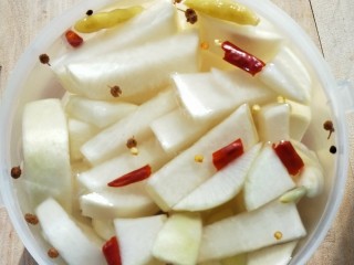 8、美味酸萝卜炒腊鸭心,自己泡的酸萝卜。