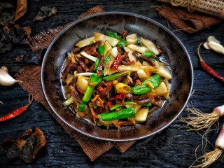 23、美味酸萝卜炒腊鸭心,好吃得停不下来！谁吃谁知道！