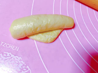 12、法国牛奶面包,从上到下卷起