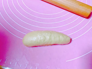 14、法国牛奶面包,收口朝下，整理一下形状成椭圆长型