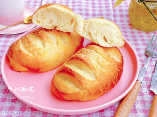 22、法国牛奶面包,拉丝的组织非常细腻湿润柔软