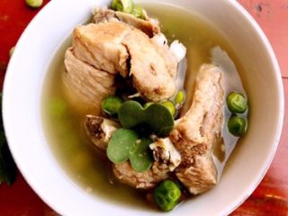 11、清炖排骨，妈妈的味道（二）,汤清肉香。