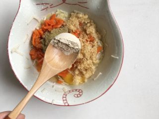 7、面条鸡蛋卷,少许虾皮粉